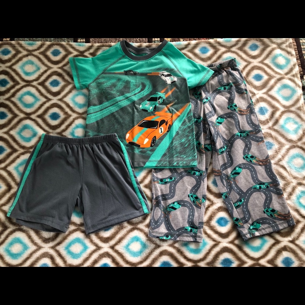 Carter’s 3T racing cars 3-piece pajama set.